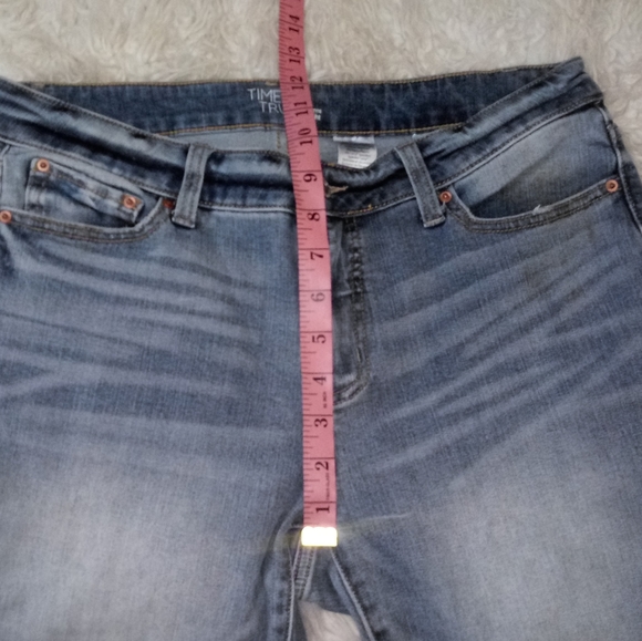 Time And Tru Petite Straight Jeans Size 10 - Picture 8 of 9